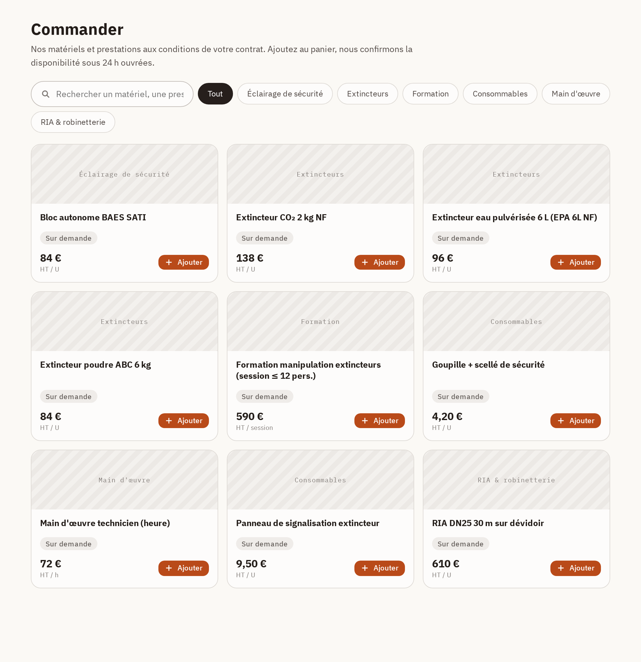 Écran Commander de l'espace client : la recherche, les pastilles de famille et la grille des articles avec leur prix et leur bouton Ajouter.