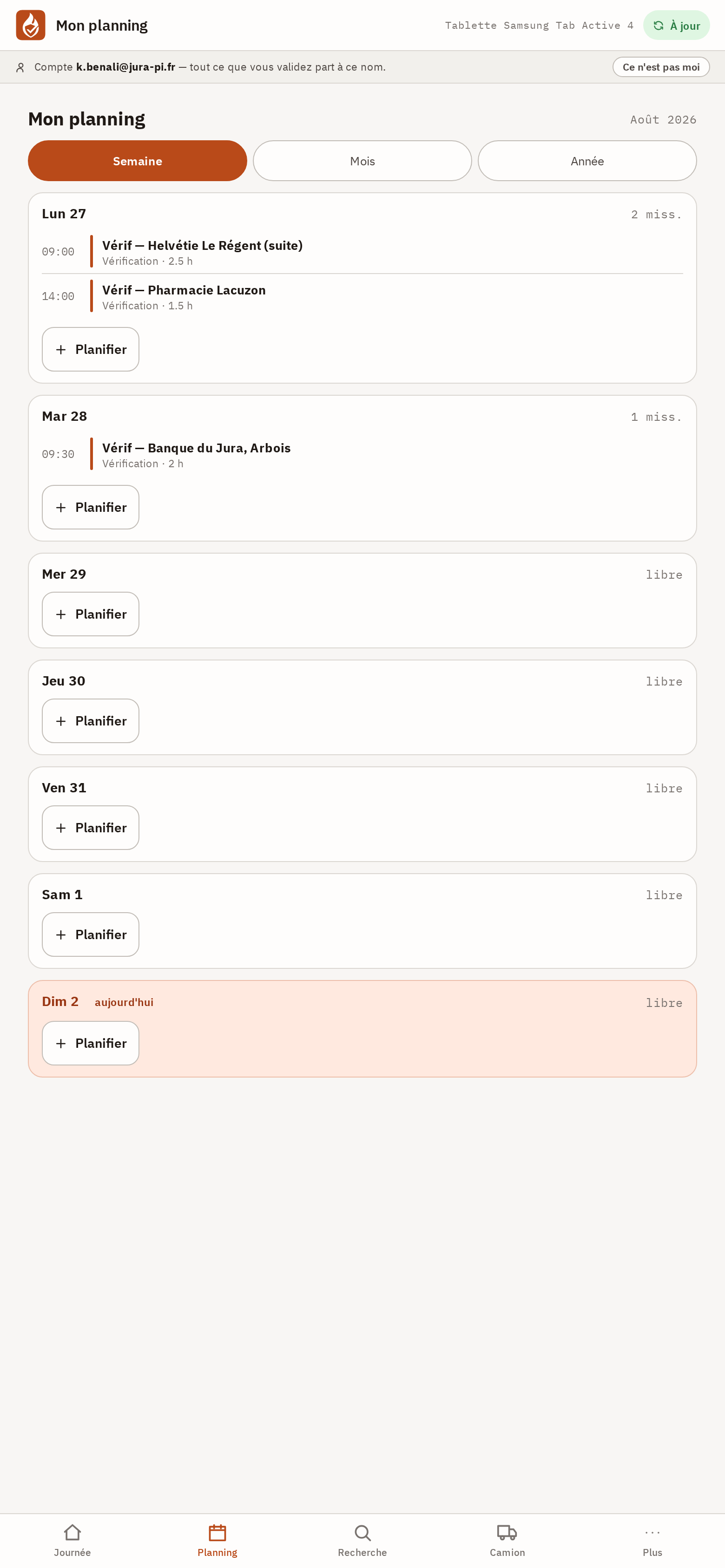 Écran Mon planning en vue Semaine : les journées avec leurs missions, leur décompte et le bouton Planifier.